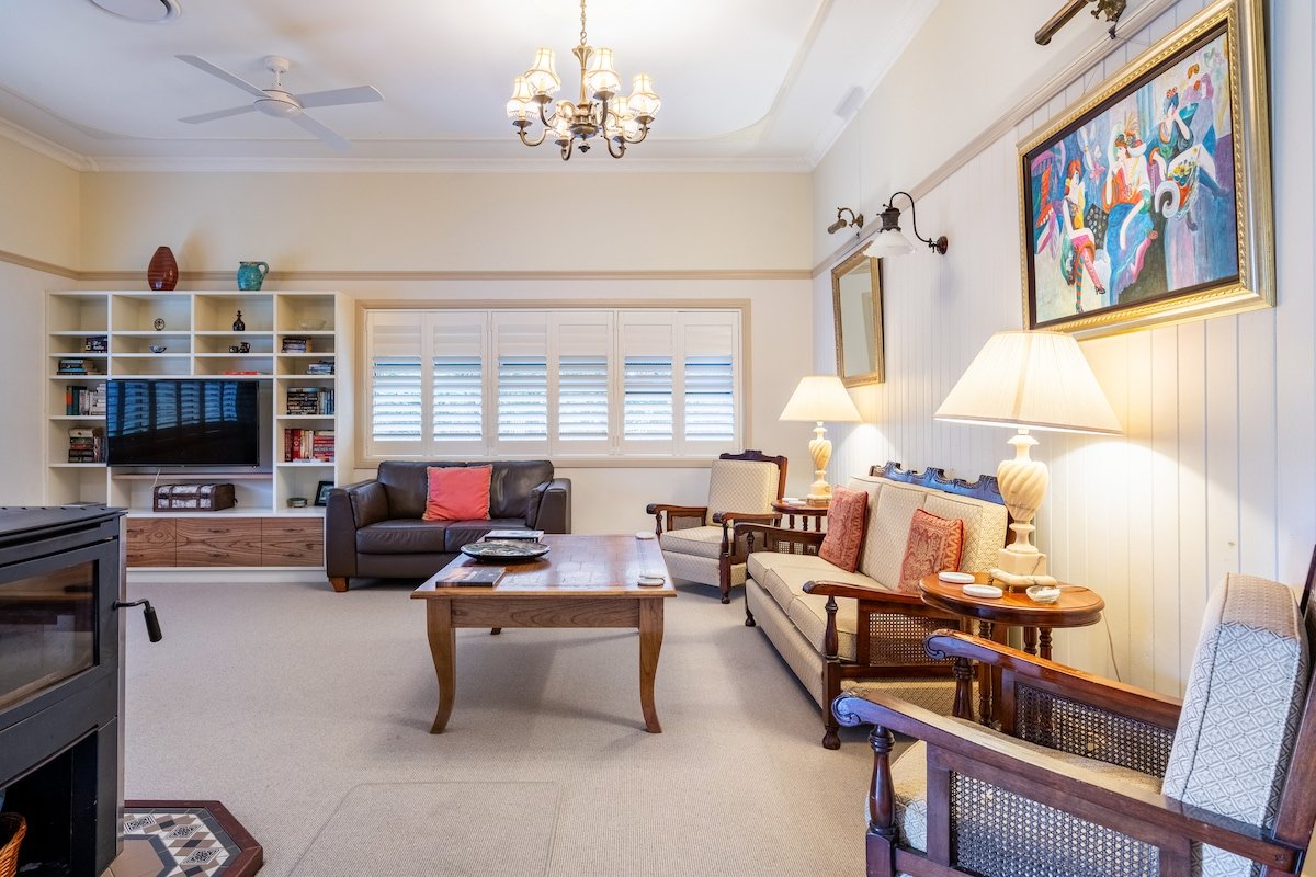 Gracious Spacious & Charming Queenslander, Walk into Maleny gallery image 4