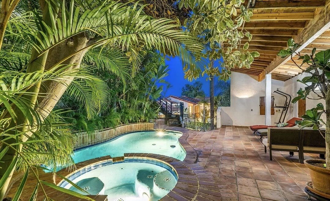 Luxurious Mediterranean Villa in Hollywood Hills gallery image 2