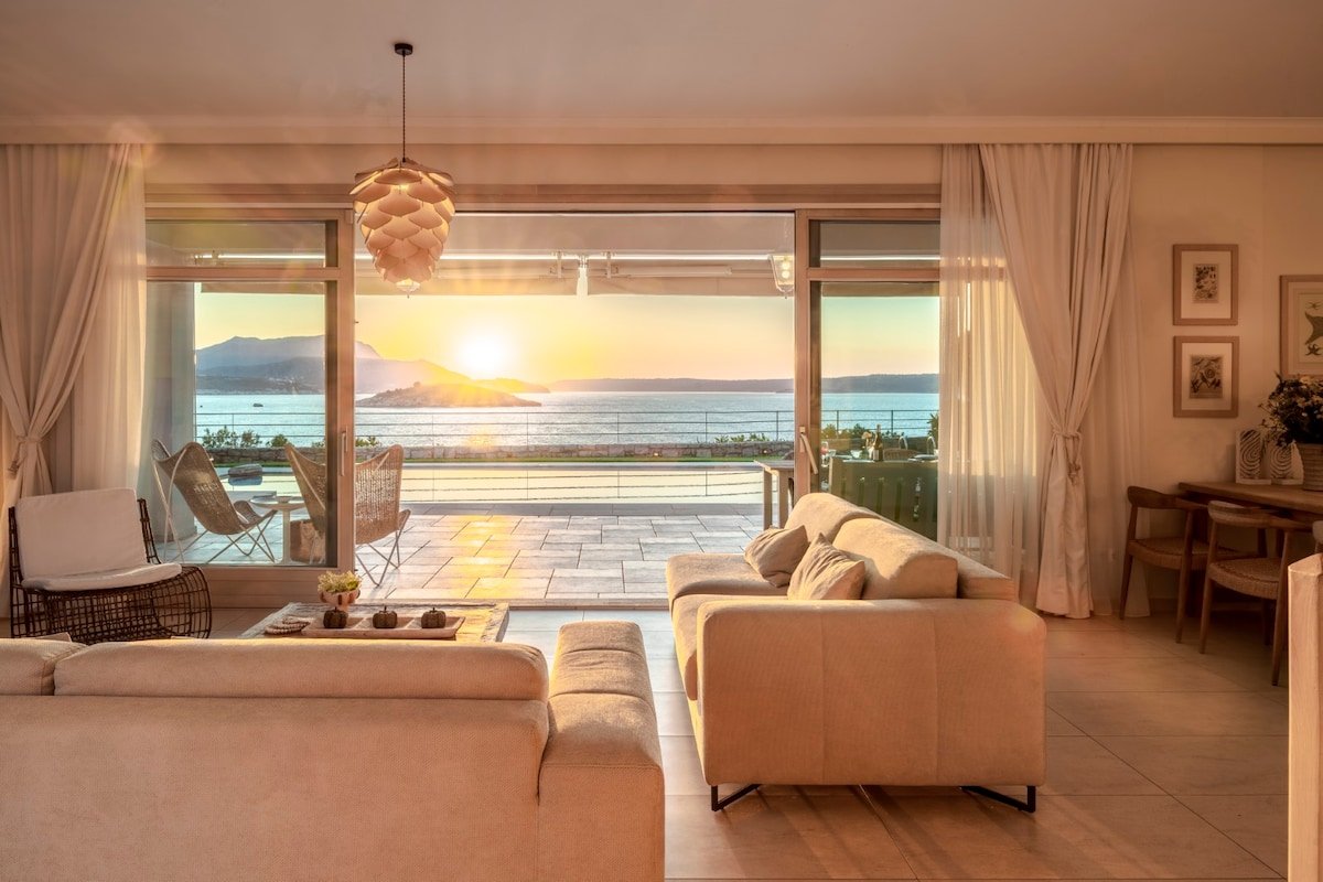 Heated Pool * Sauna * Jacuzzi * 200mt to the Beach gallery image 2