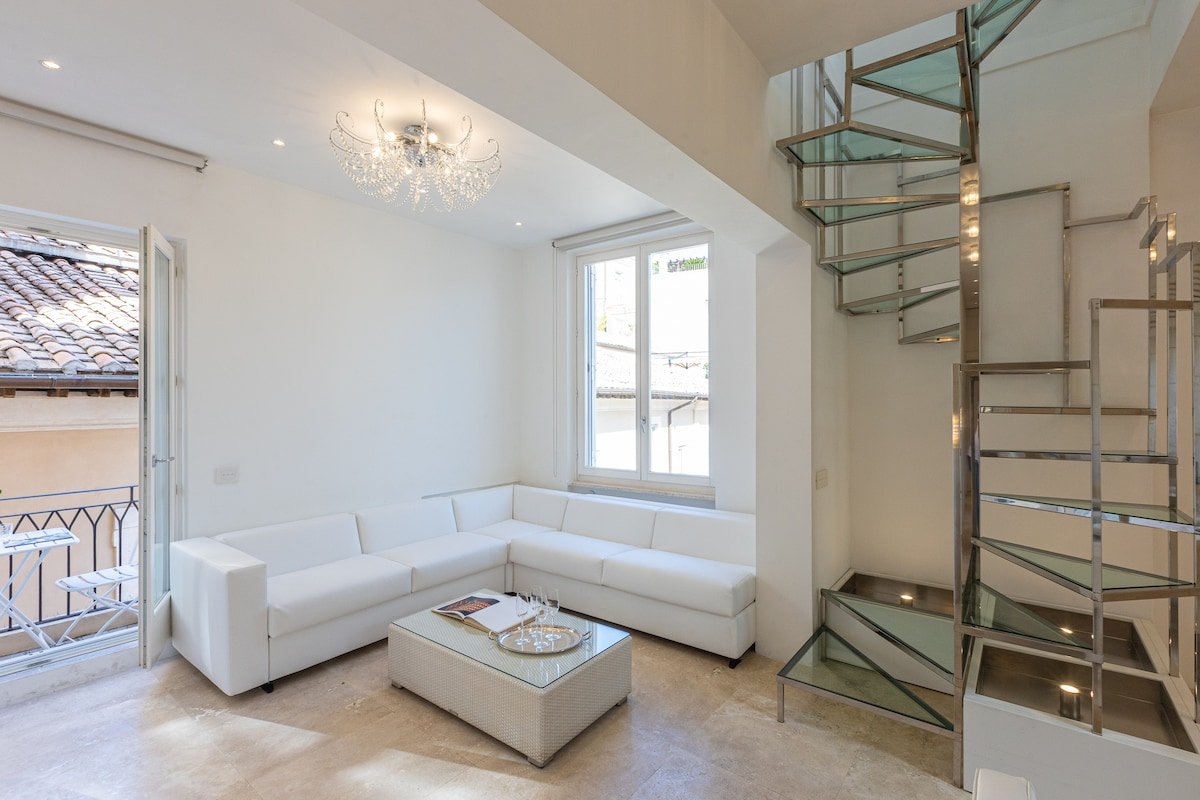 Amazing 3 Levels Penthouse Piazza Venezia gallery image 3