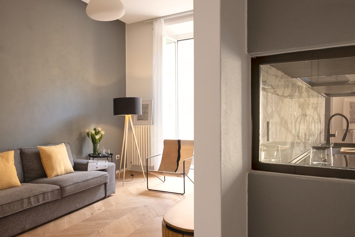 In the heart of Rome- opera design apartment gallery image 3