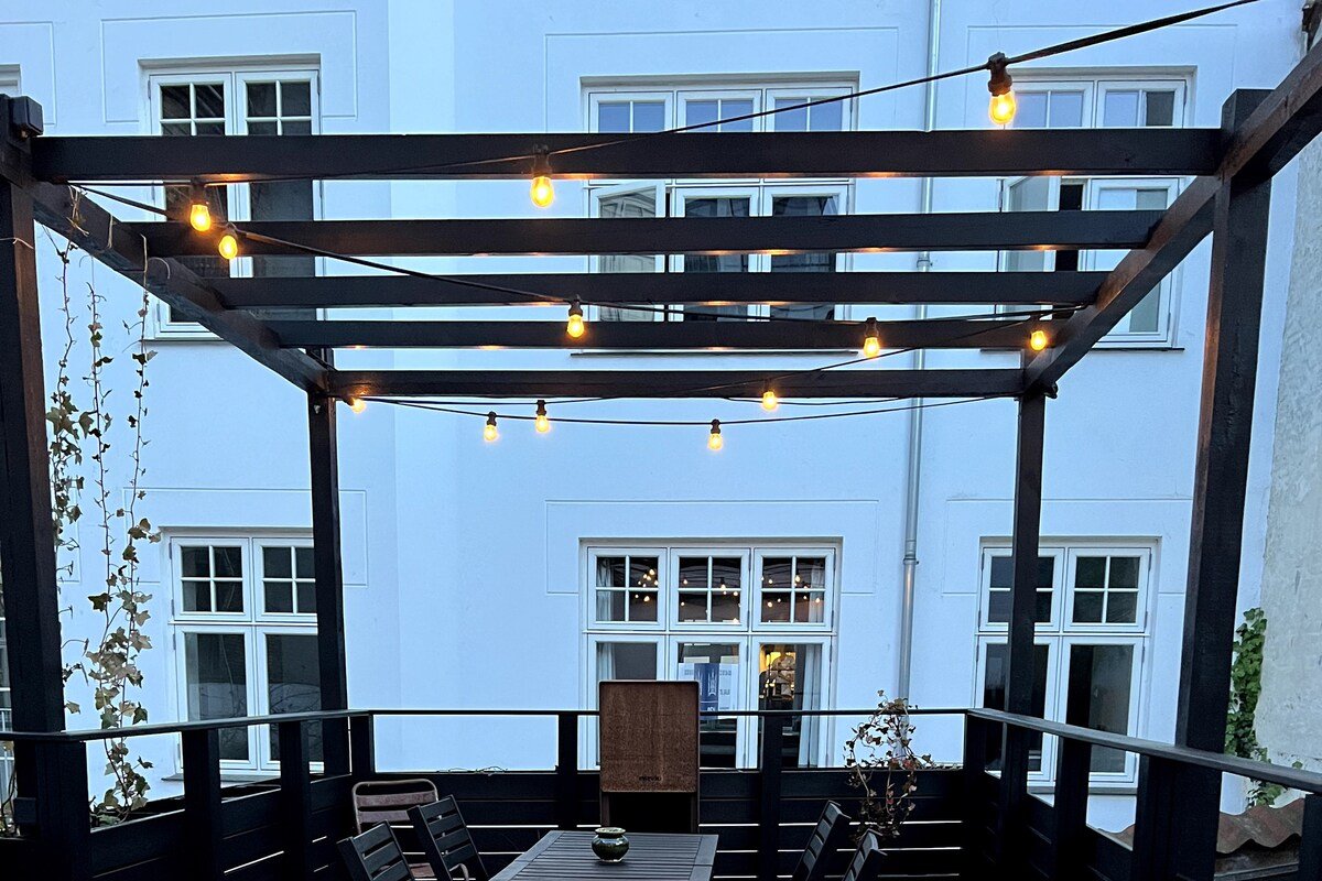 203m2 Townhouse with Rooftop & Courtyard Prime Loc gallery image 4