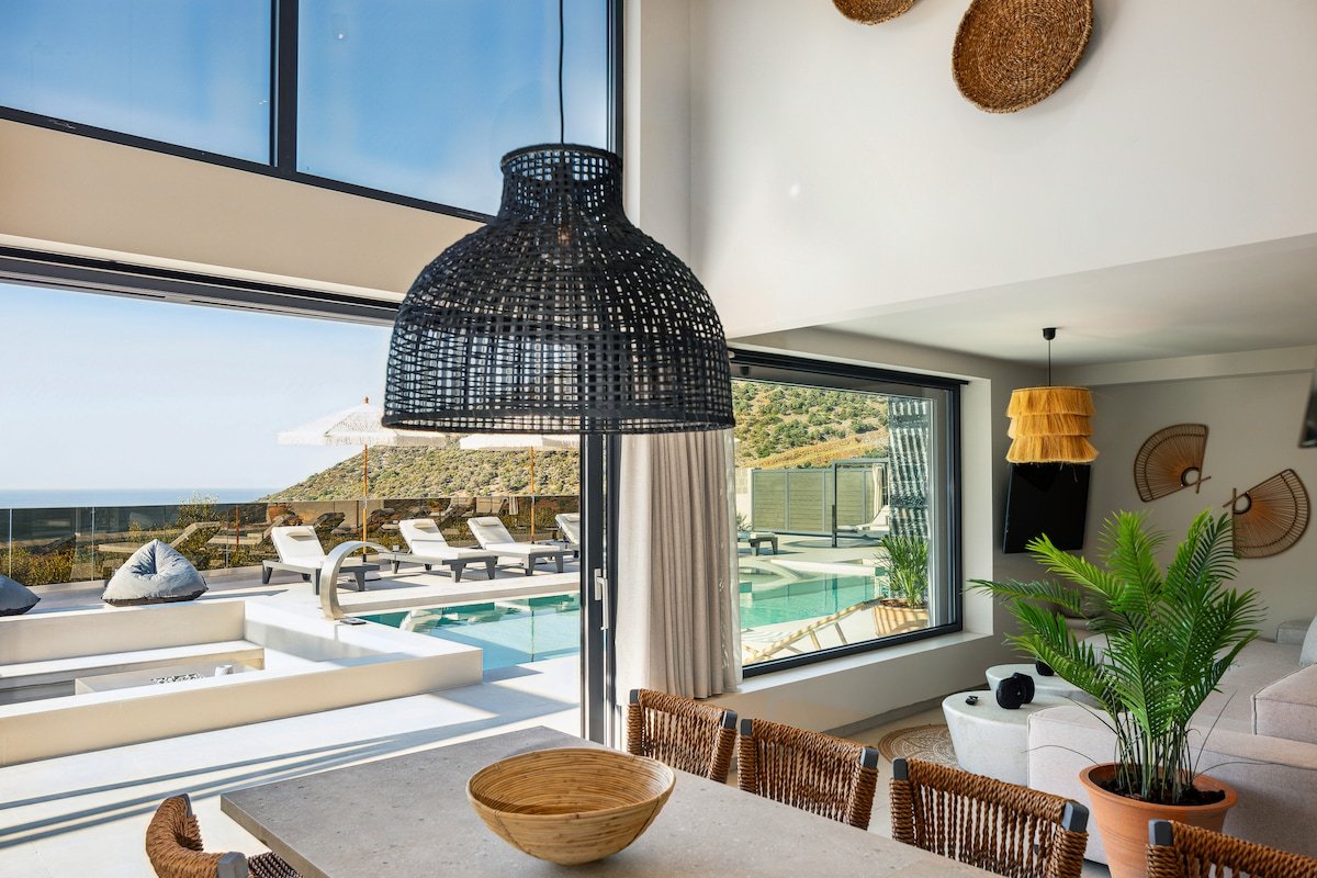 Villa with Sea Views, Fire Pit & near beach gallery image 5