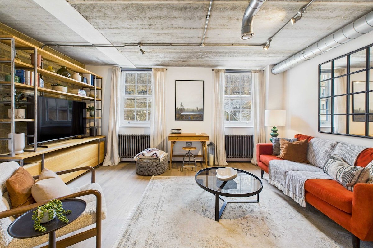 Edgy & Industrial Southwark Apartment gallery image 2