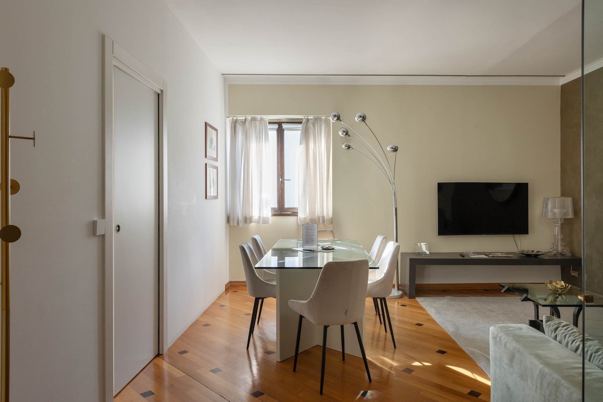 Luxury 3 bedroom apartment in Duomo – 6 Guests gallery image 3