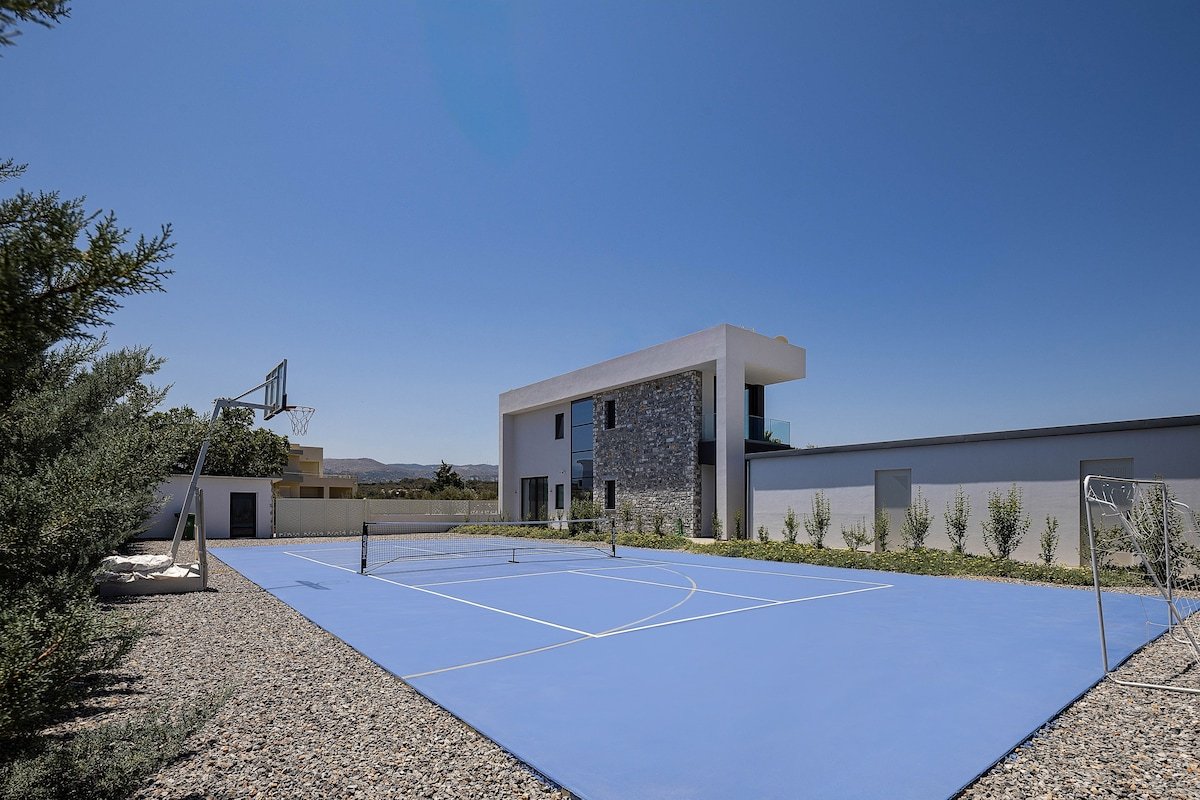 850m to Beach, Pickleball court & rooftop hot tub gallery image 4