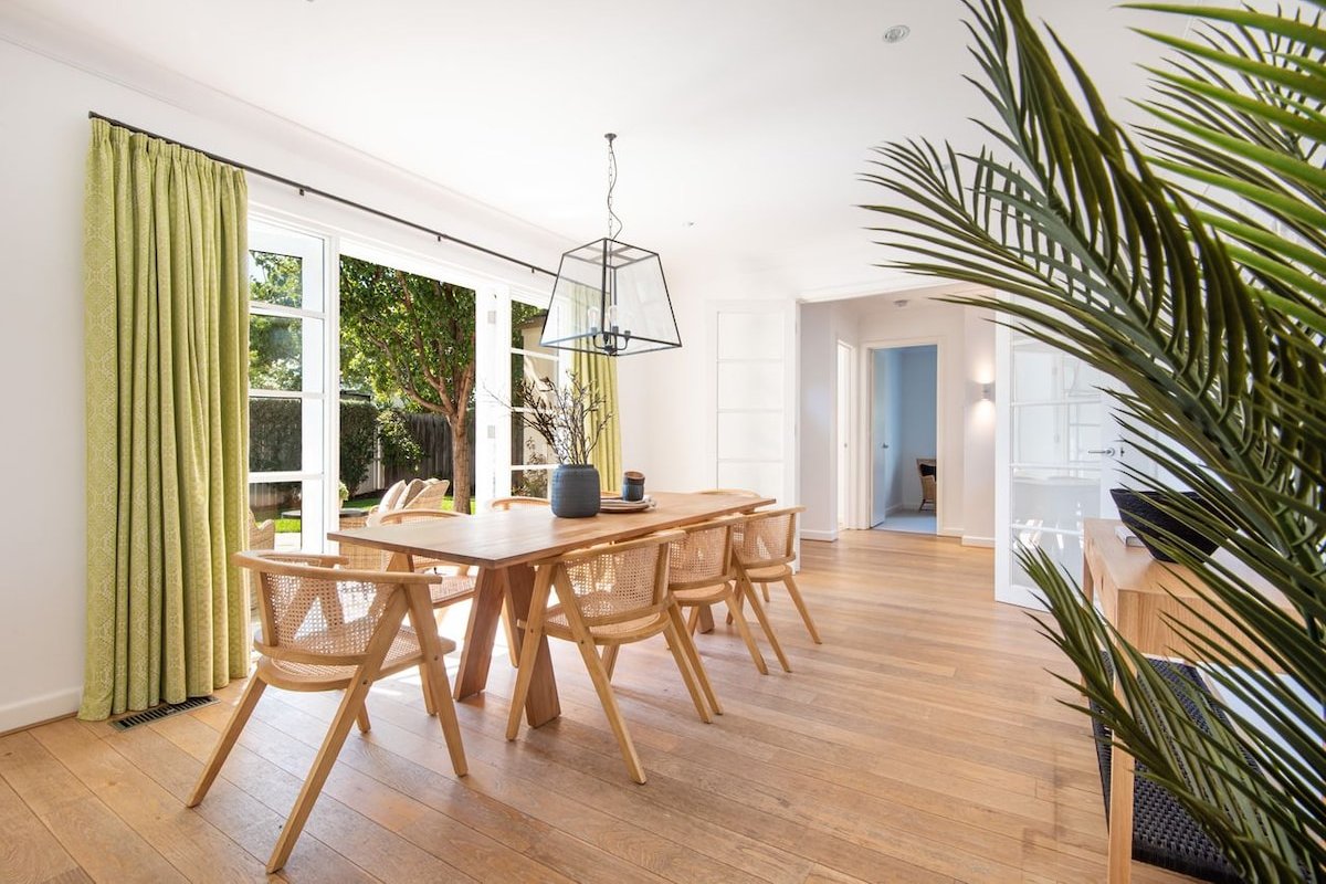 Hampton Haven Pool metres to the Beach gallery image 4