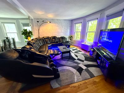 Pleasant Mansion Uptown/Downtown by Lux Life