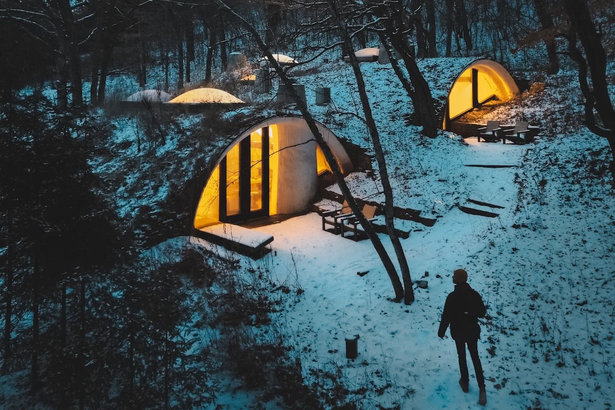 Wisconsin Hobbit House- A Kaleidoscope of light! gallery image 3