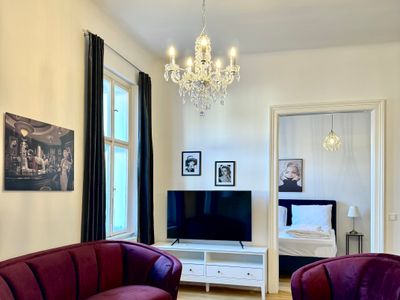 Elegant Vienna Charm: Central 3-Bedroom Apartment