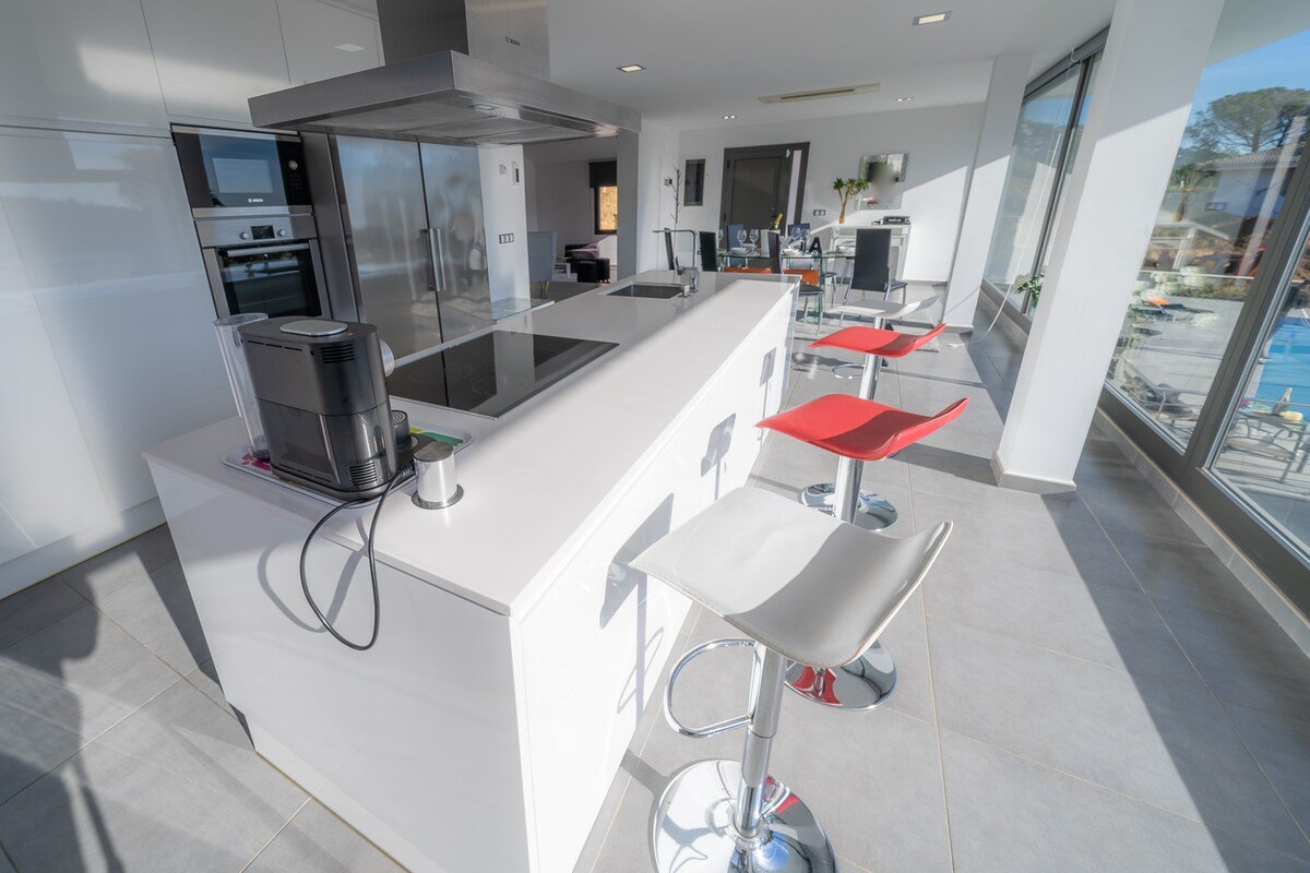 Sunset Lux House – Ideal for families in Residenti gallery image 5