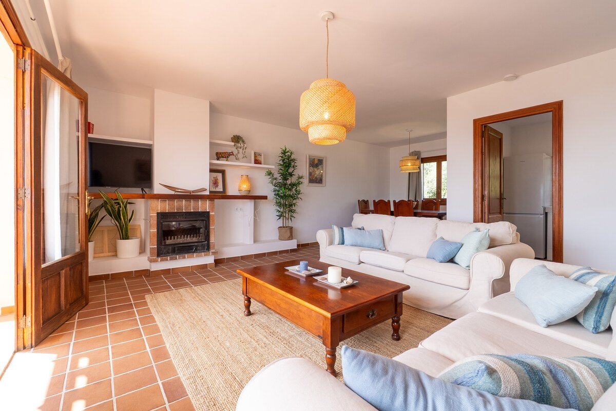 Vistas al Mar y Piscina Privada gallery image 3