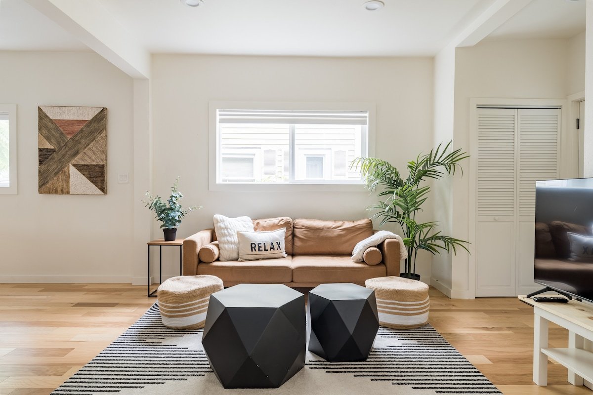 Spacious Seattle Stay | 5BR Home w/ Outdoor Space gallery image 2