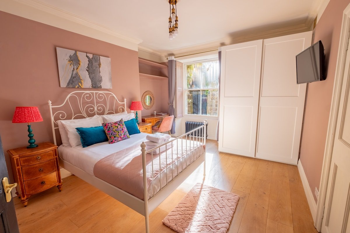 Saxe-Coburg Sauna Apartment Stockbridge gallery image 5