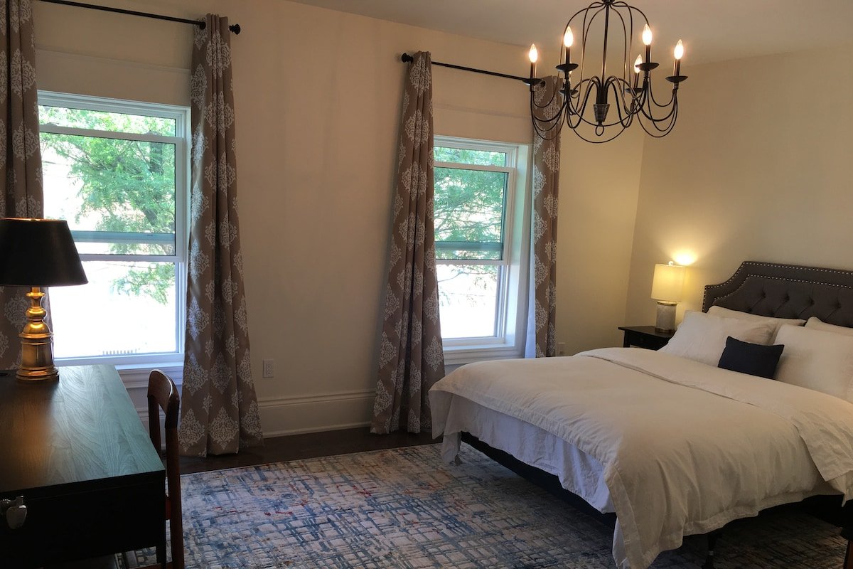 Beautiful Downtown House gallery image 2