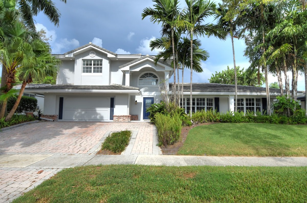 Serene Stunning 7 bedroom 5 Bath Airbnb Retreat gallery image 4