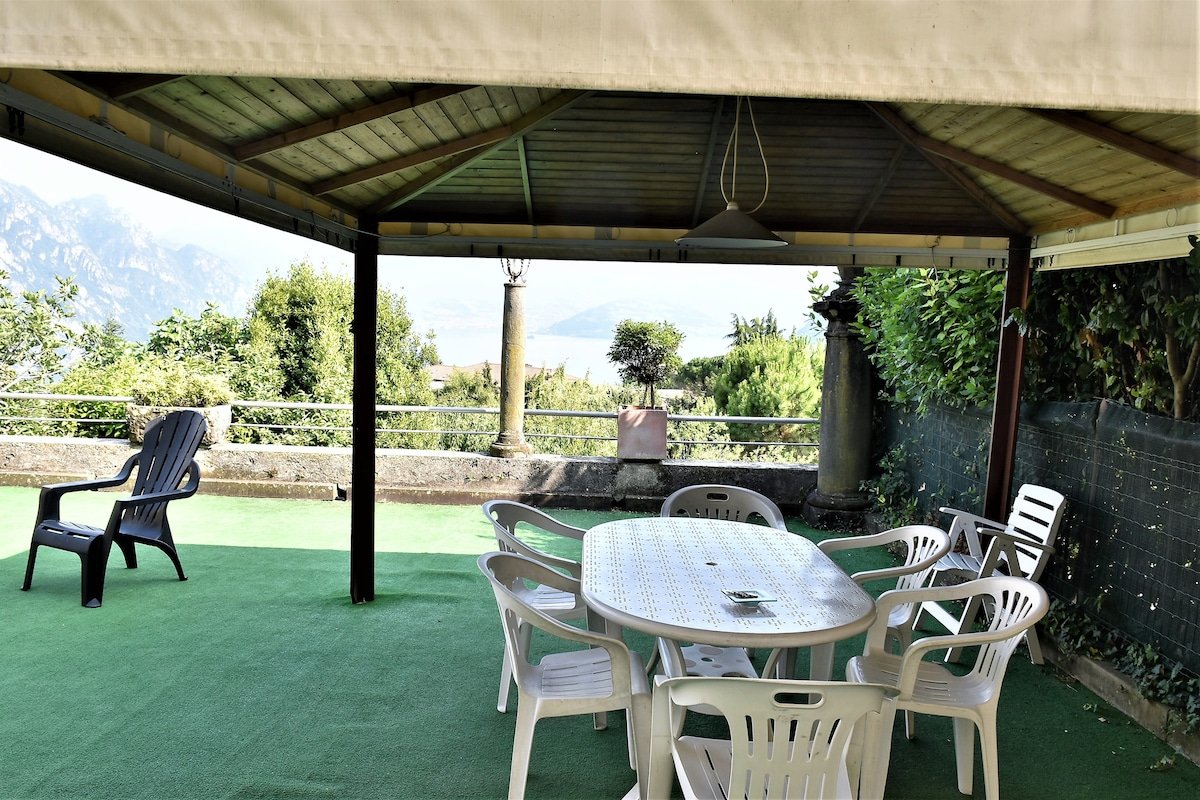 House with lake view “Terrazza” gallery image 5