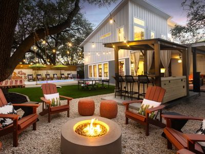 Heated Pool, Karaoke, Hot Tub, Yoga | SoCo Cowgirl