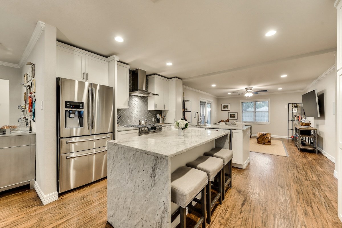 UpscaleMidwayHollowModern-QuietArea-FamilyFriendly gallery image 2