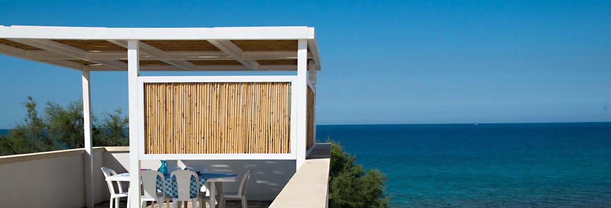Casa Celeste, living on the sea gallery image 2