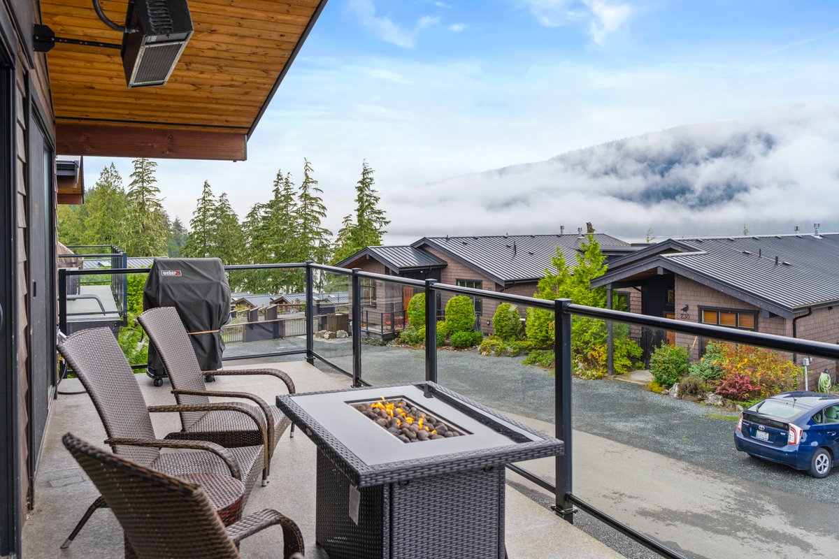 Spacious Oceanview w/2 living rooms & fridges