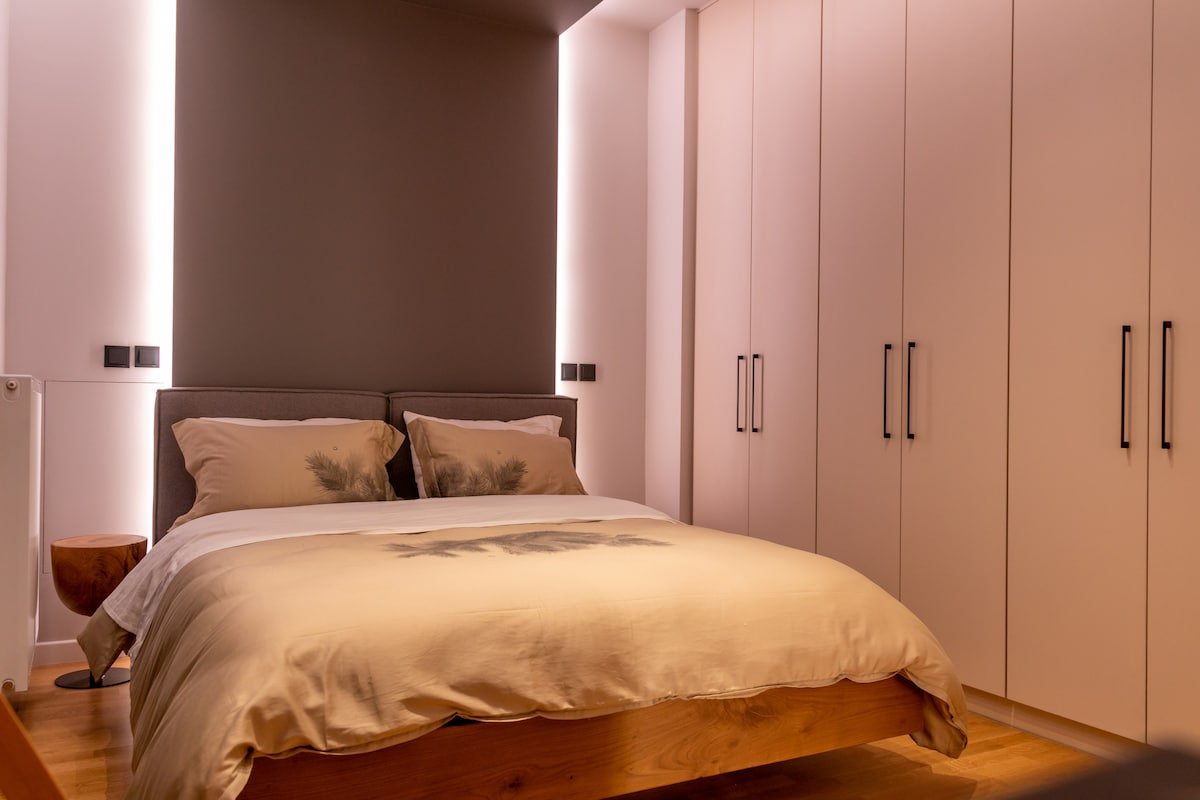 Gem in the center with Acropolis view gallery image 4