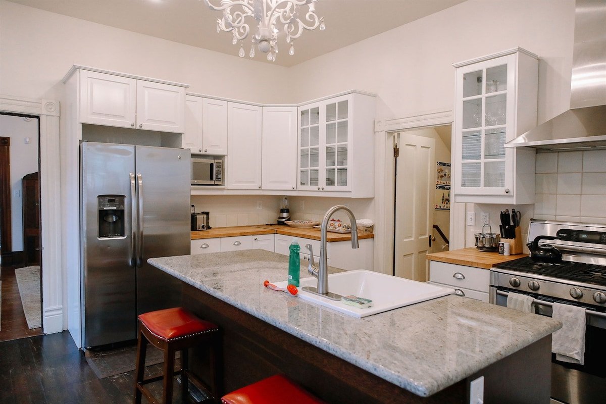 Northwest Nob Hill! Updated Spacious Home! gallery image 4