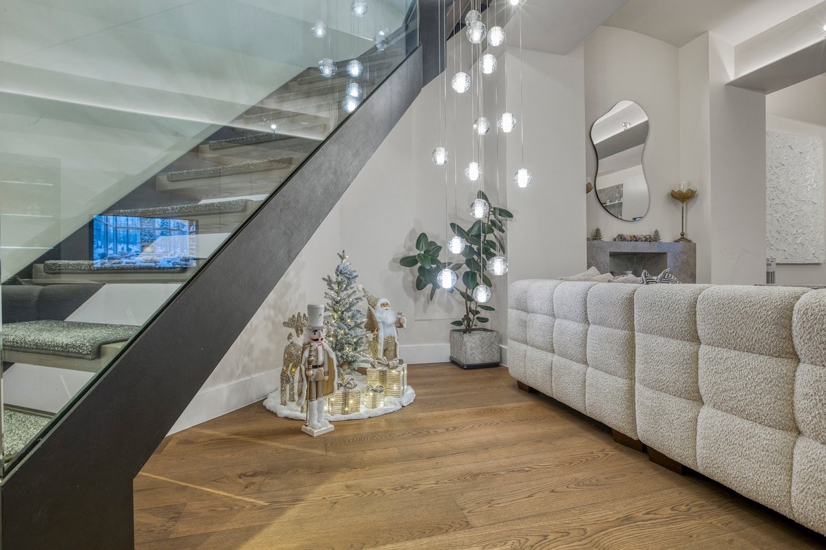 Historic Cubitt Lodge| 3BR | Steam Room & Jacuzzi gallery image 4