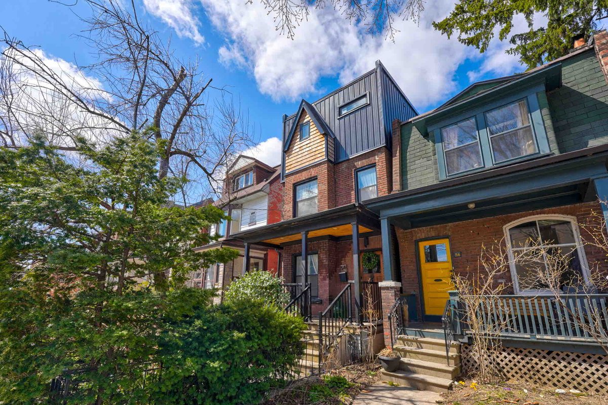 Cute House In Golden Area