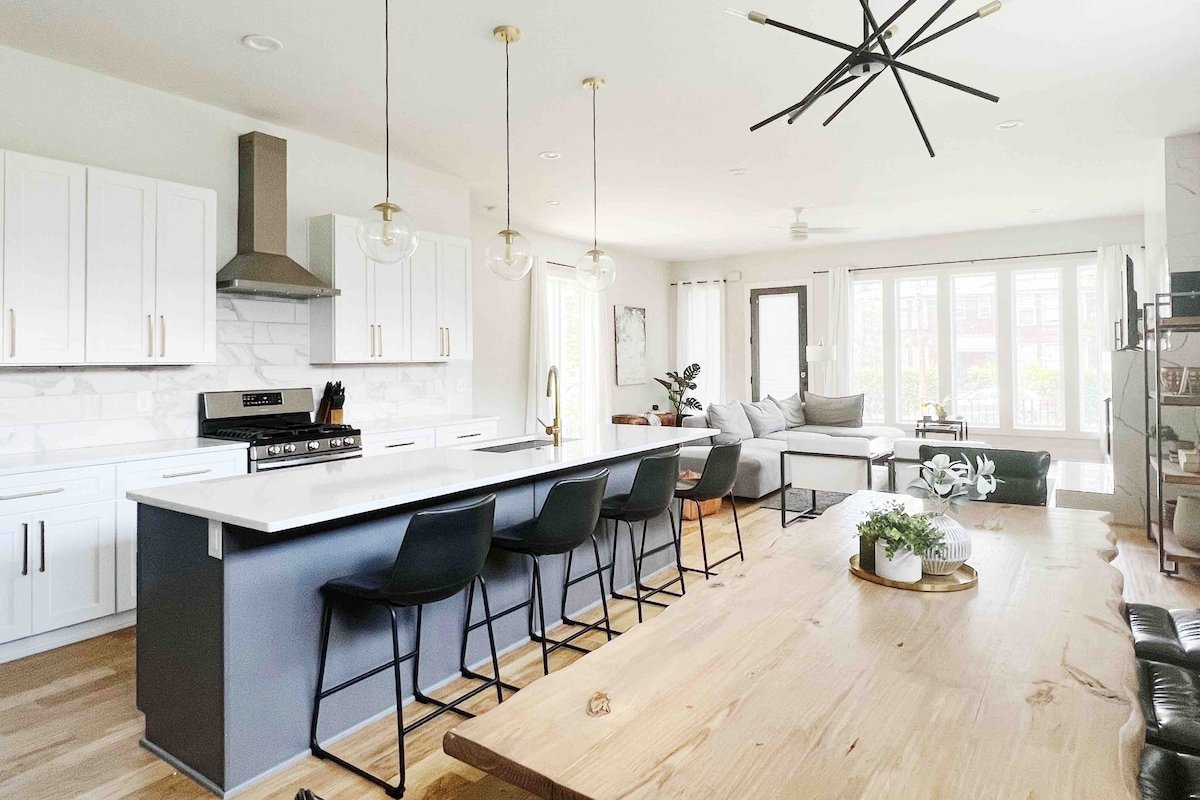 Skyline View | Walk to Broadway! gallery image 4