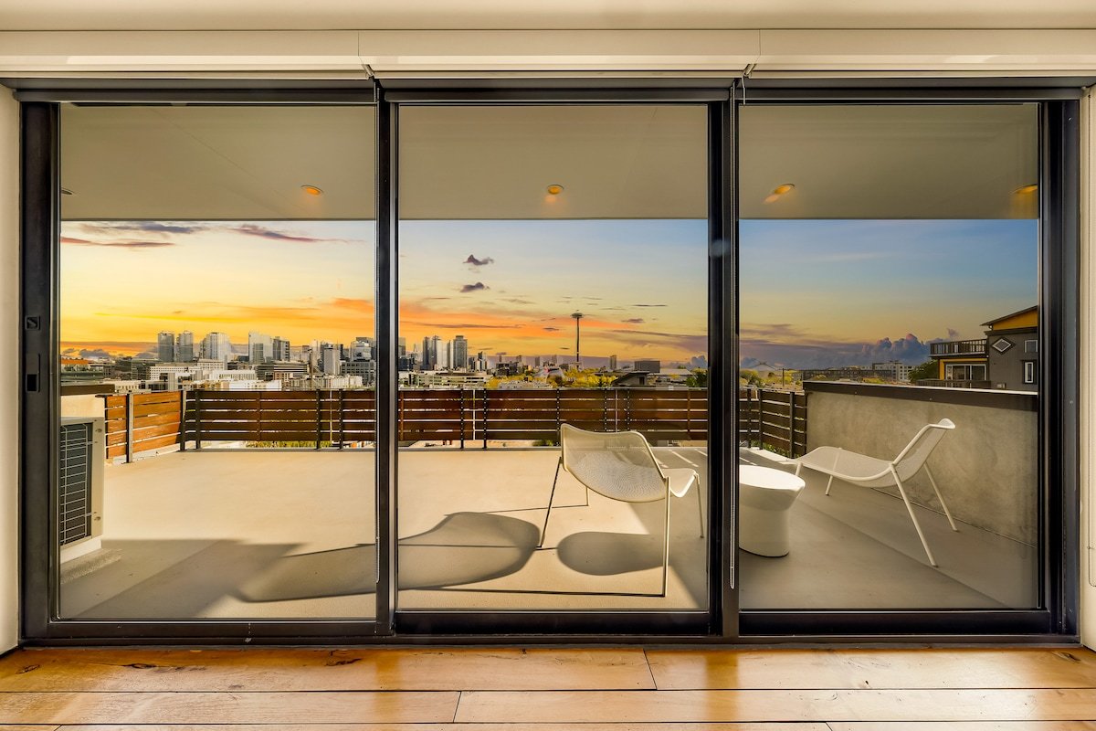 Modern house with skyline view gallery image 3