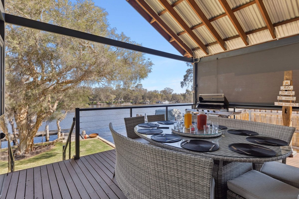 Luxury Riverside Escape with Private Jetty gallery image 5