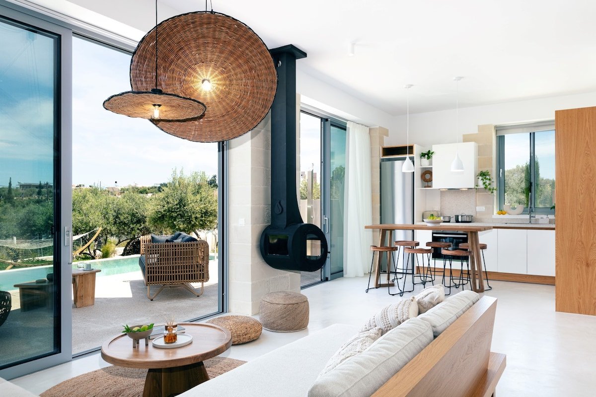 BRAND NEW Lux Villa*Heated SaltyPool*BBQ*SeaView gallery image 3