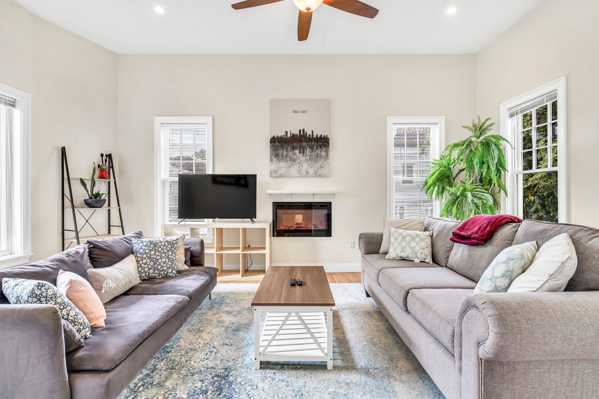 Sparkling Condo With Modern Amenities