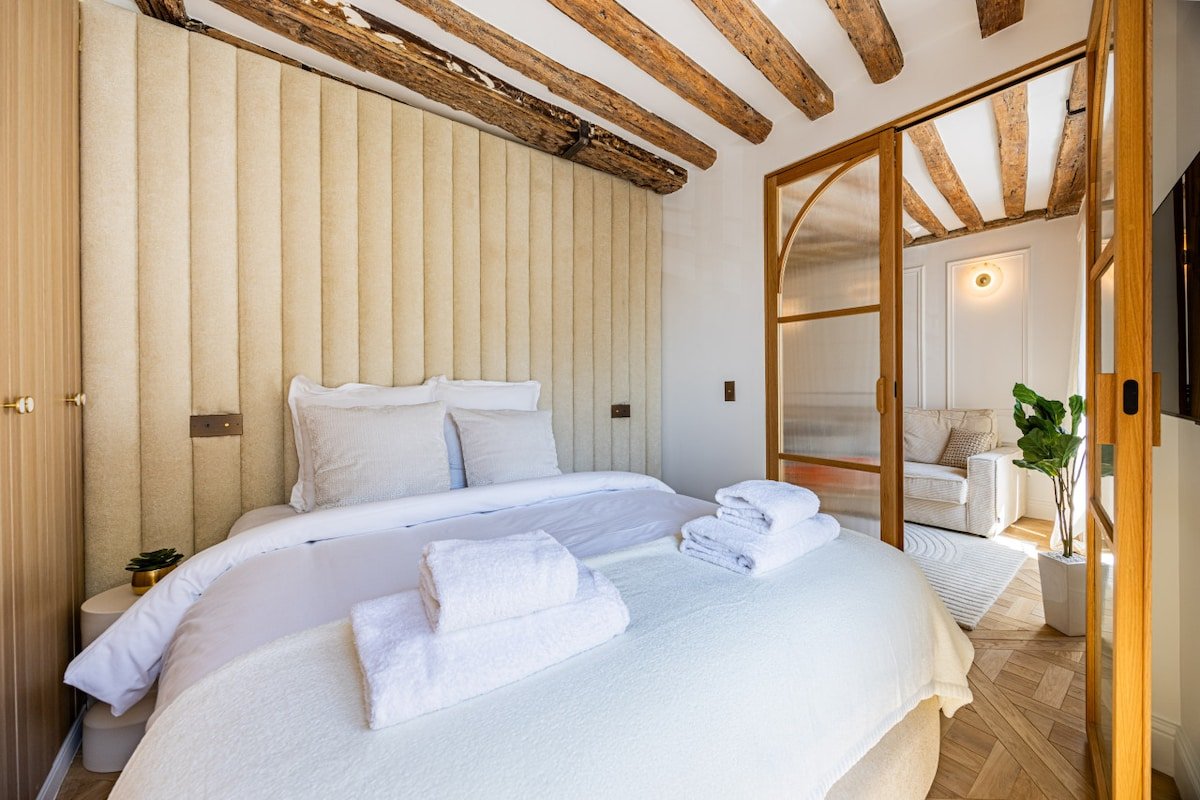 23.2bedrooms SacréeCœur Place du Tertre Montmartre gallery image 2