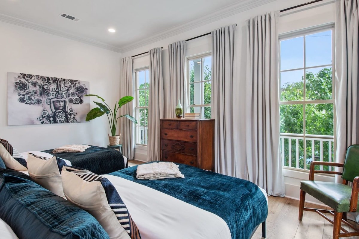 Relaxing Home | Private Heated Pool gallery image 5