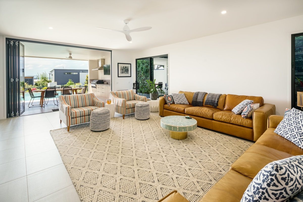 Moffat Beach Modern Oasis with Pool gallery image 4