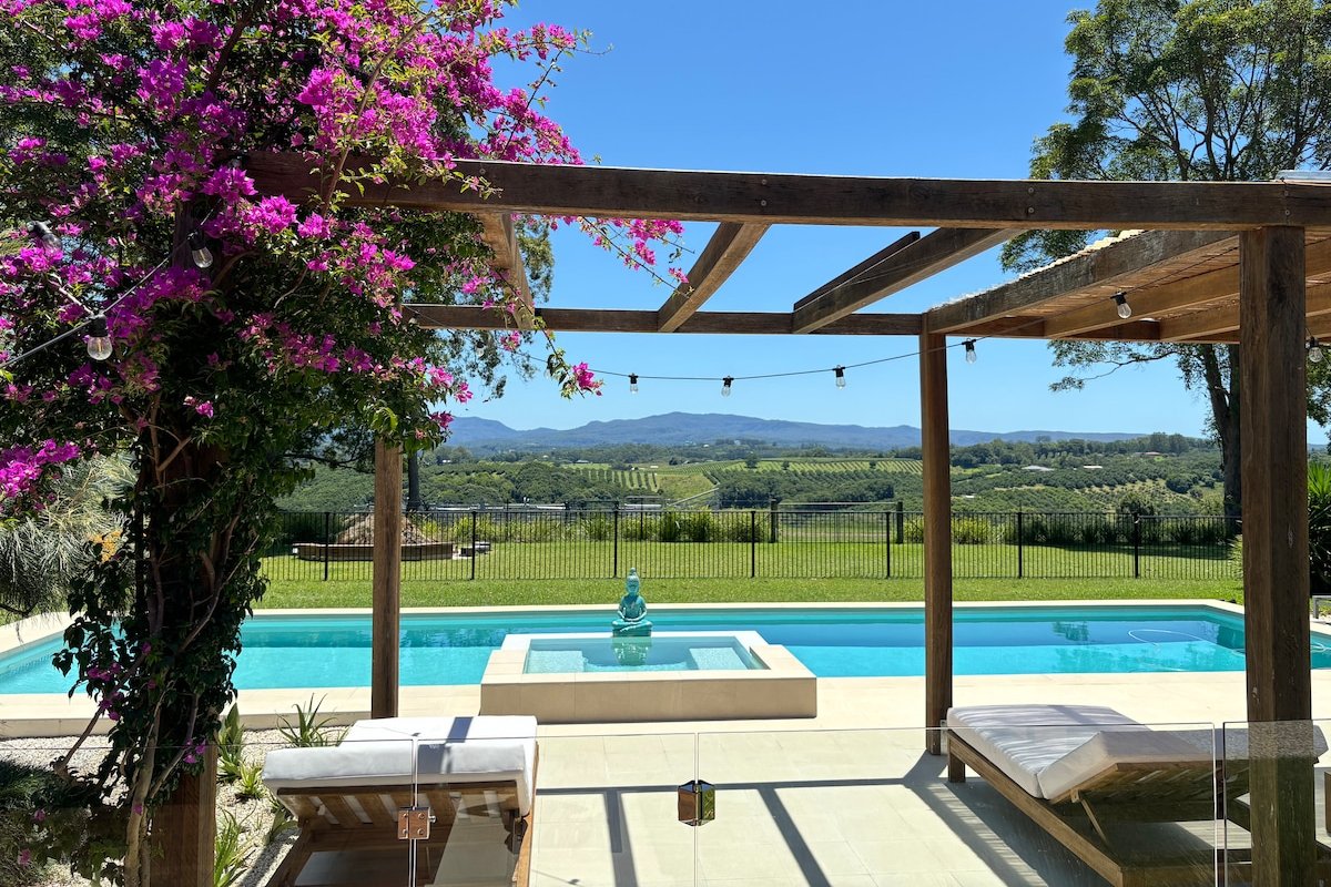 Stunning Hinterland Tuscan Retreat NSW gallery image 2