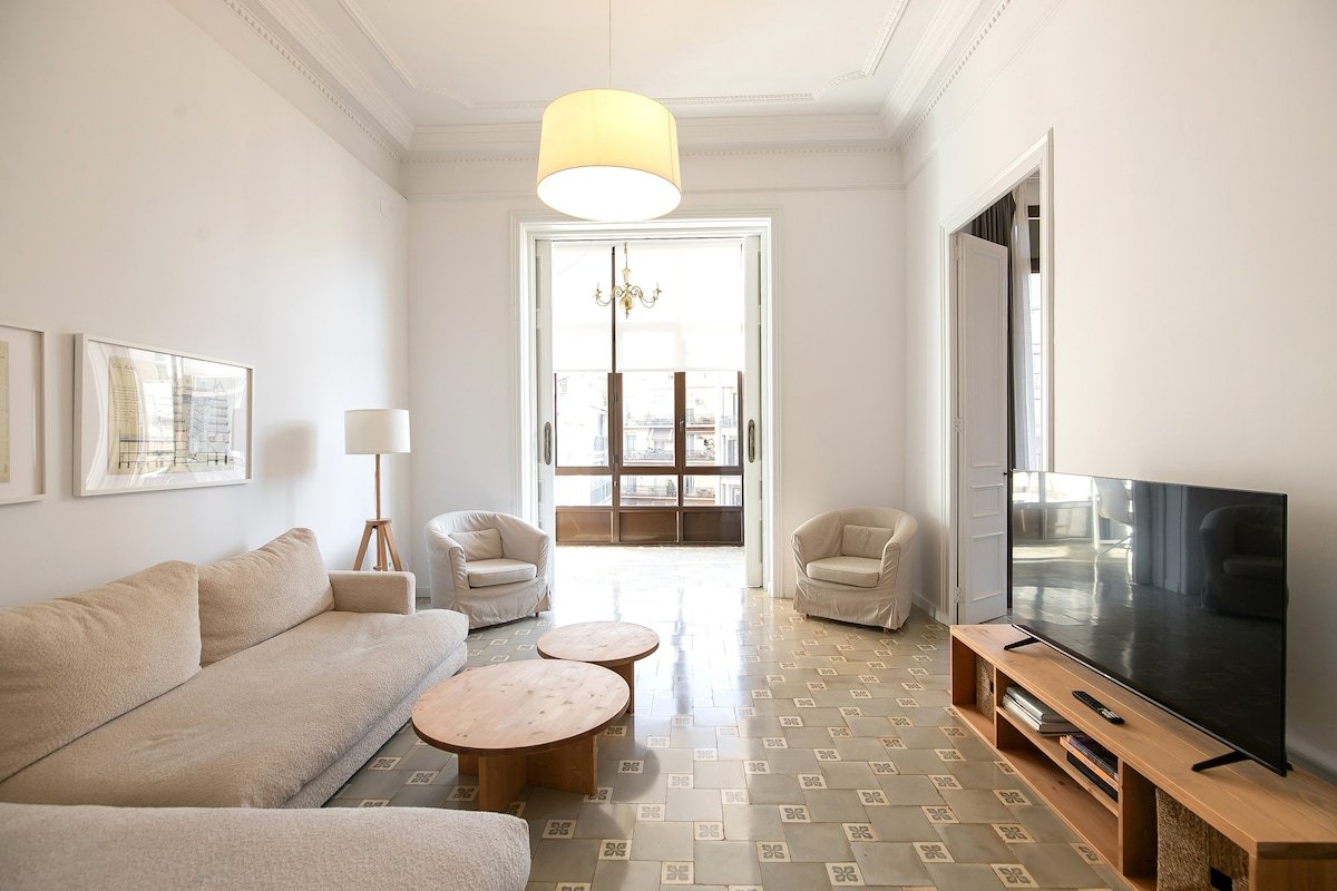 Spacious and luxurious apartment gallery image 3