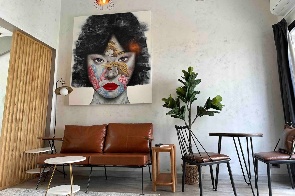 Chic loft gallery image 3