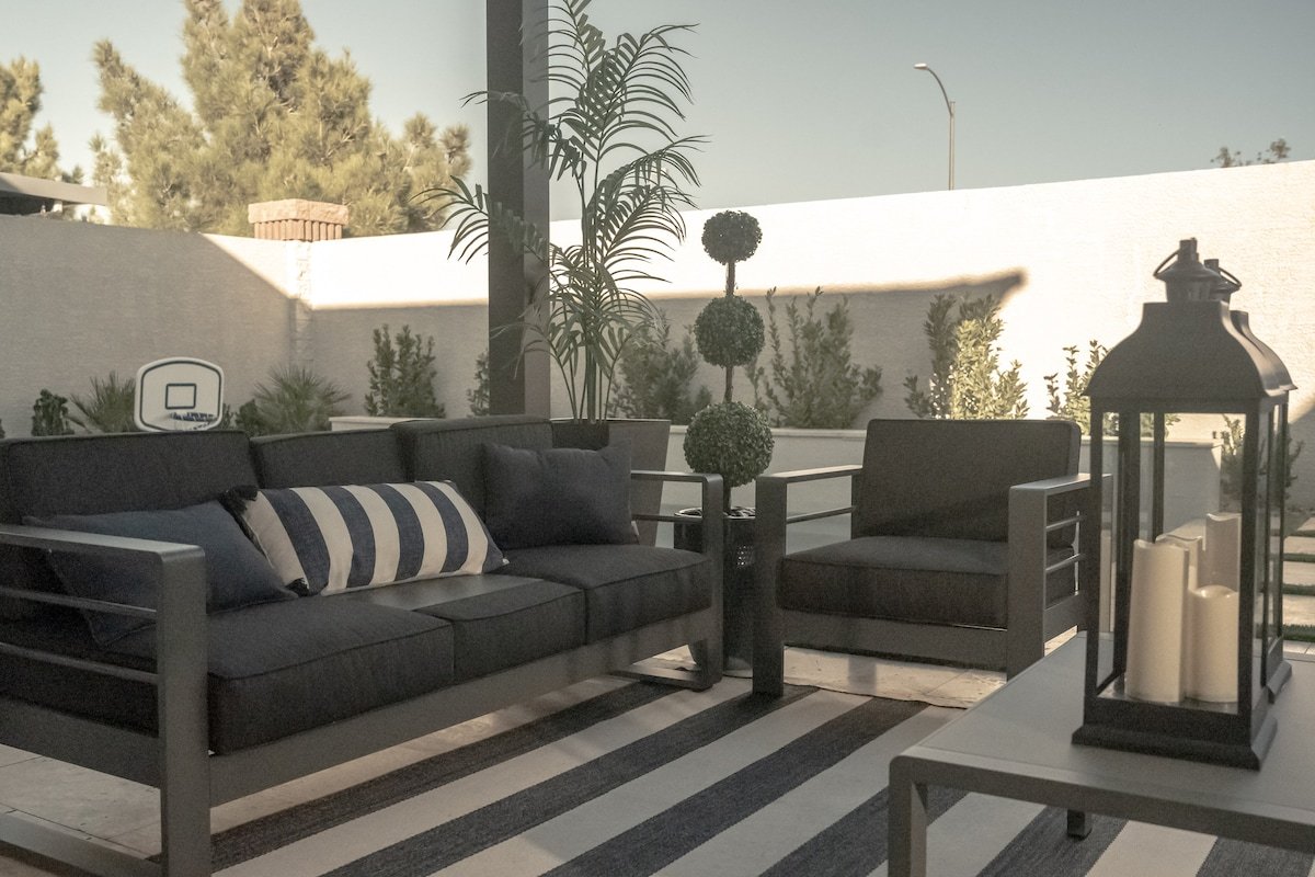 Luxury Oasis – Heated Pool – 10 mins From Strip! gallery image 5