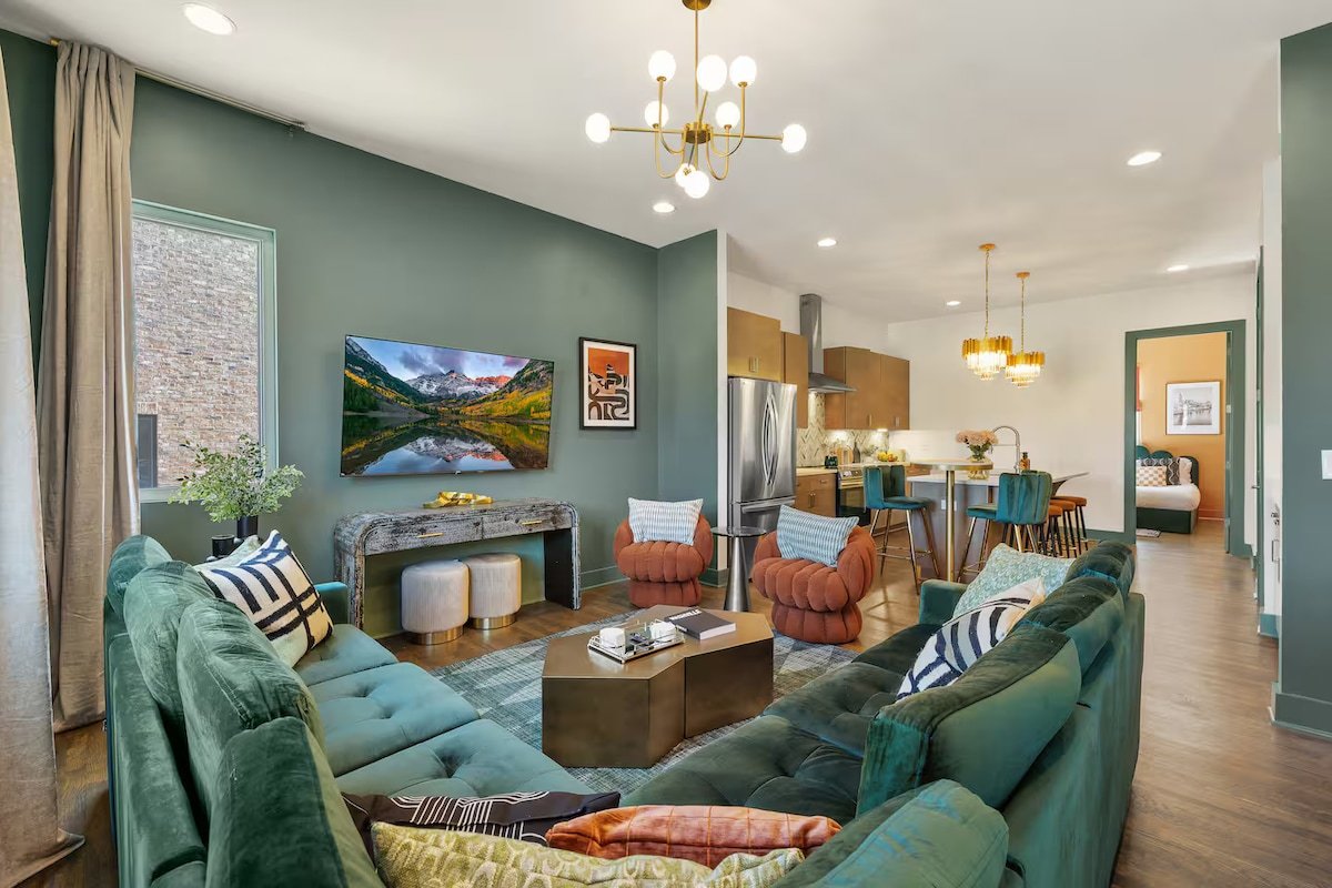 Private Rooftop Hot Tub, Sauna, Fire pit, Gym gallery image 3