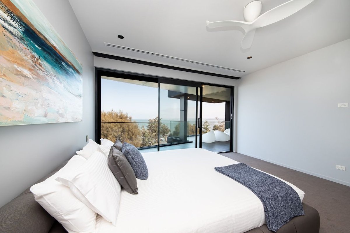 Somers Sanctuary | Luxe Clifftop w/ Pool & Sauna gallery image 2