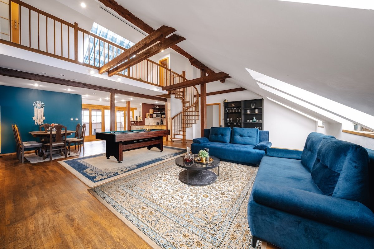 5BD Duplex with Billiard &Cinema central gallery image 2