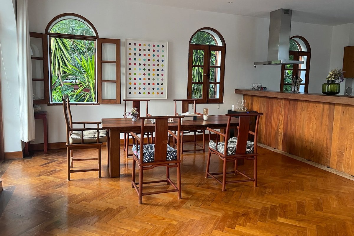 Sukhumvit Luxury Pool Retreat 曼谷素坤逸花园泳池别墅 gallery image 2