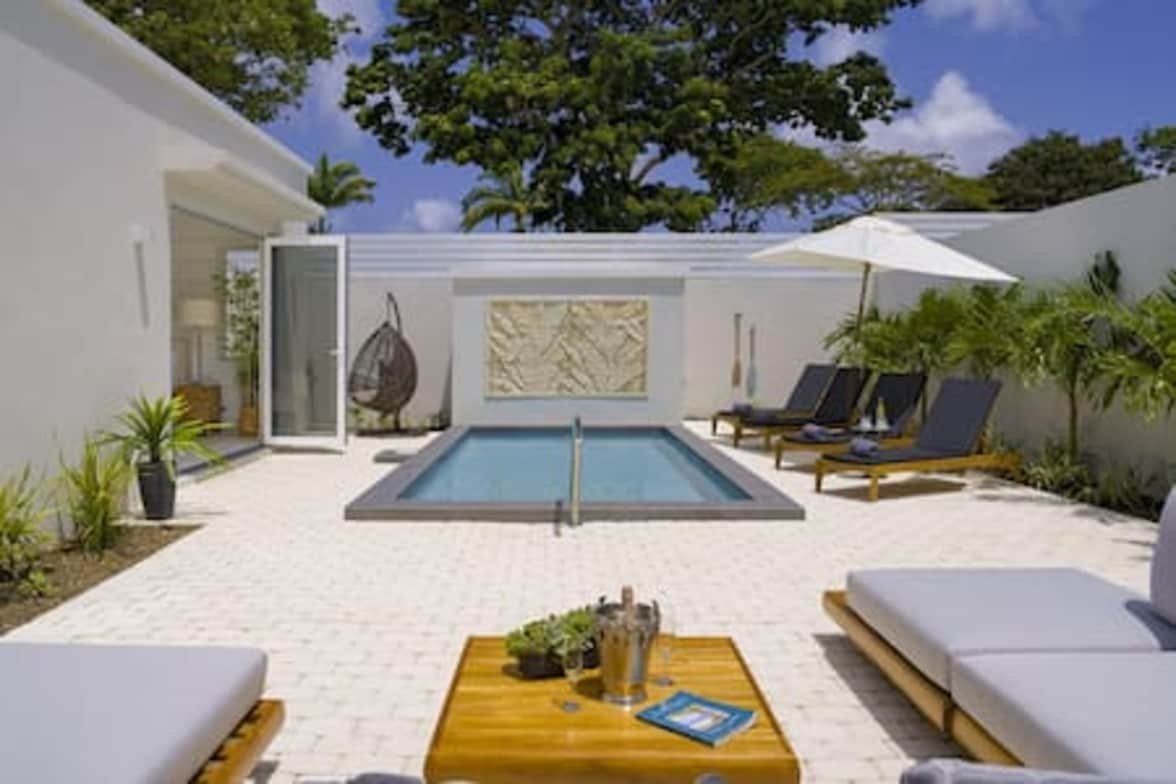 7 Porters Place – The White House on Mango Drive