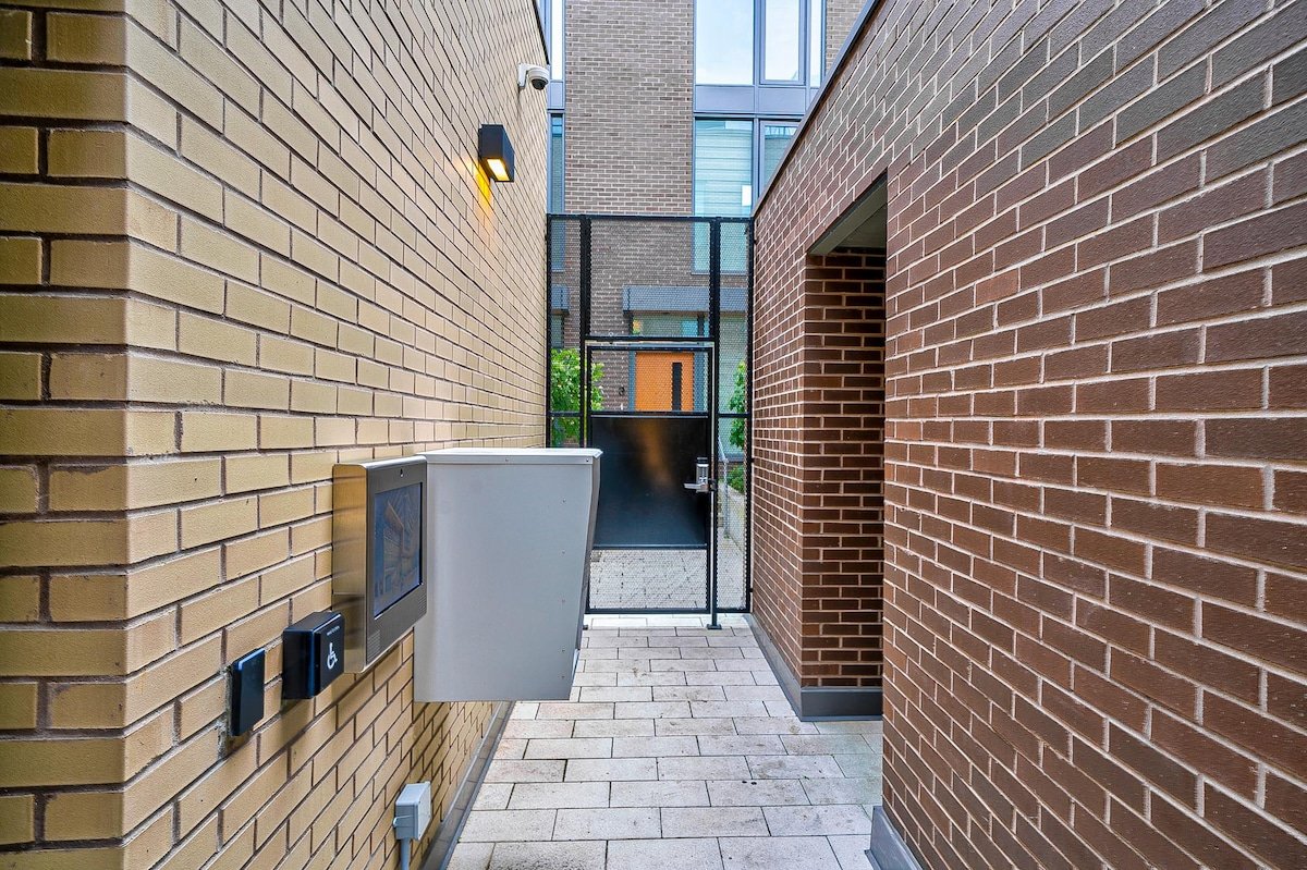 Townhouse Yonge N Bloor gallery image 3