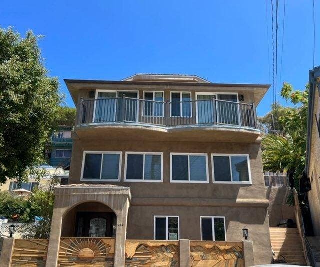 Hilltop Penthouse 2BD/2BA+Golf Cart+AC! gallery image 4