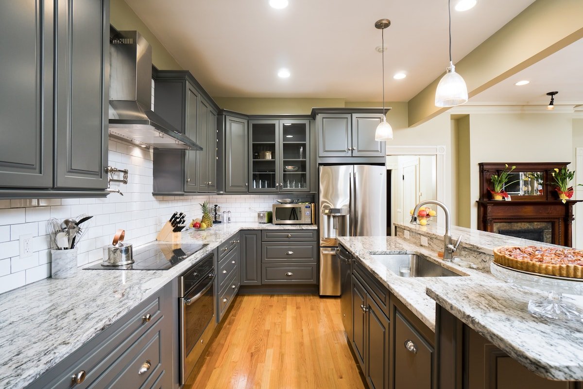 Elegant Victorian Home – East Side near Brown gallery image 4