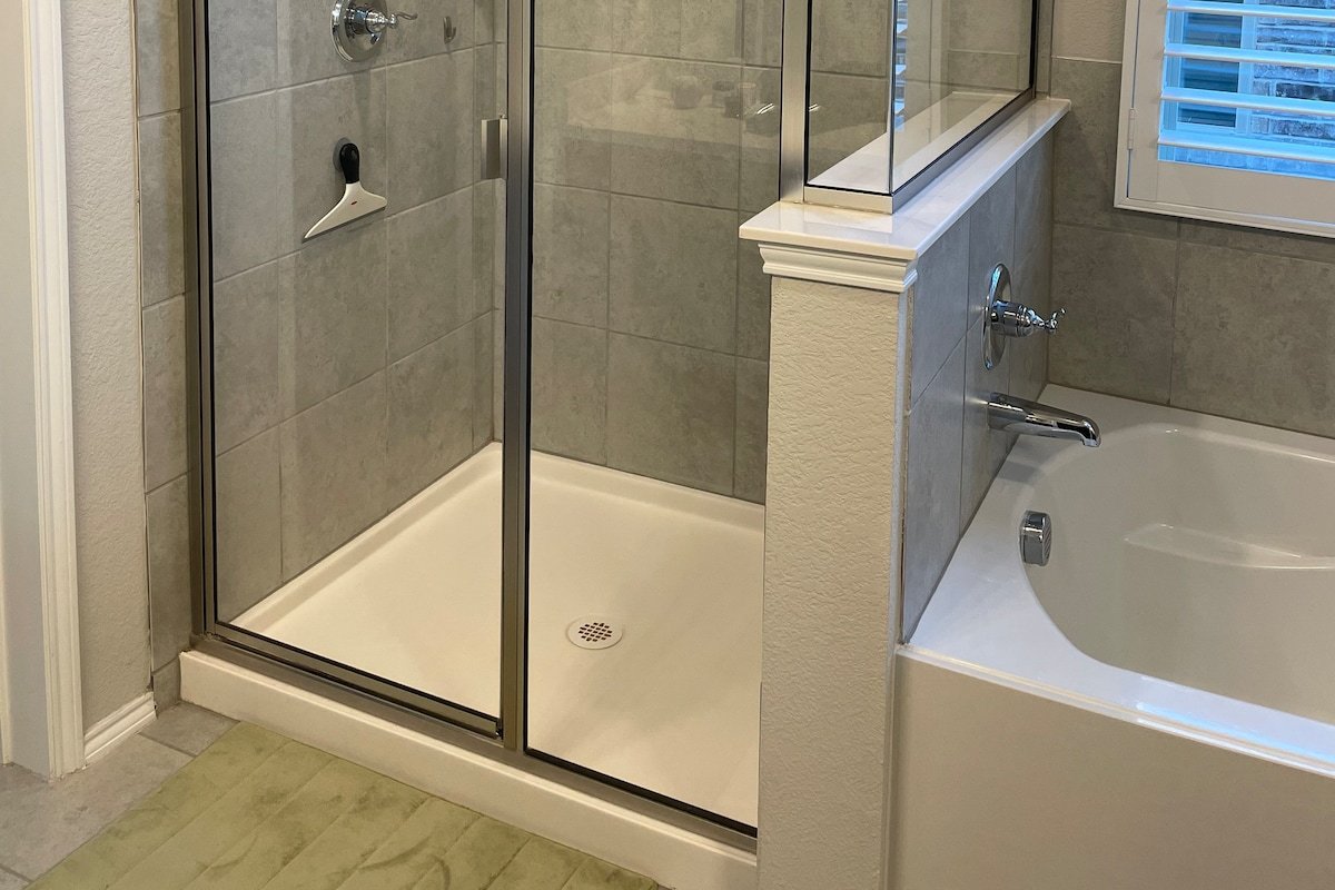 Pristine 3 bedroom, 3 bath smart home w/ amenities gallery image 4